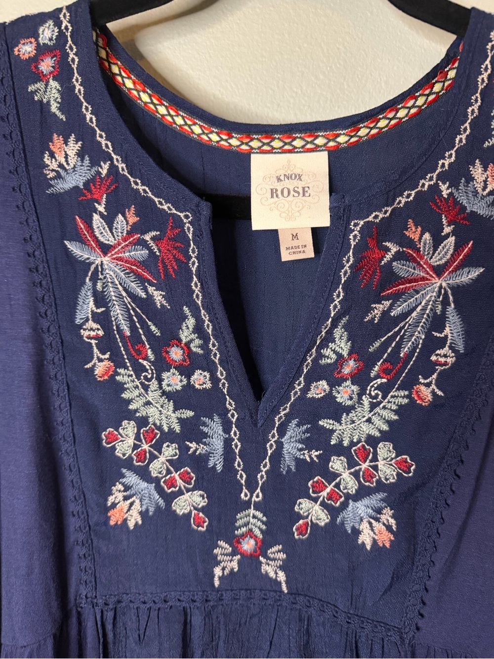 Knox Rose Navy Embroidered V-Neck Sleeveless Camisole - Picture 2 of 5